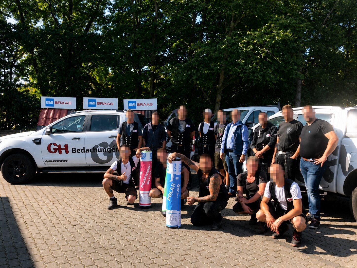 Das gesamte Team von GH Bedachungen bei einer BMI-Braas-Schulung